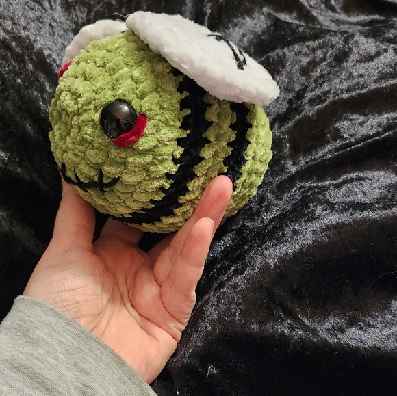 Zom-Bee 2.0 - Picture 1 of 7